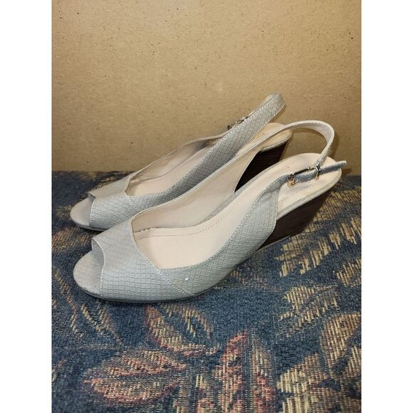 BCBGenerationTan Peep Toe Slingback Heels- Size 8.5 - Picture 4 of 8